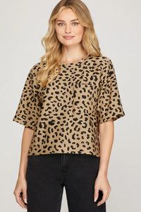 HALF SLEEVE TEXTURED KNIT LEOPARD PRINT TOP
