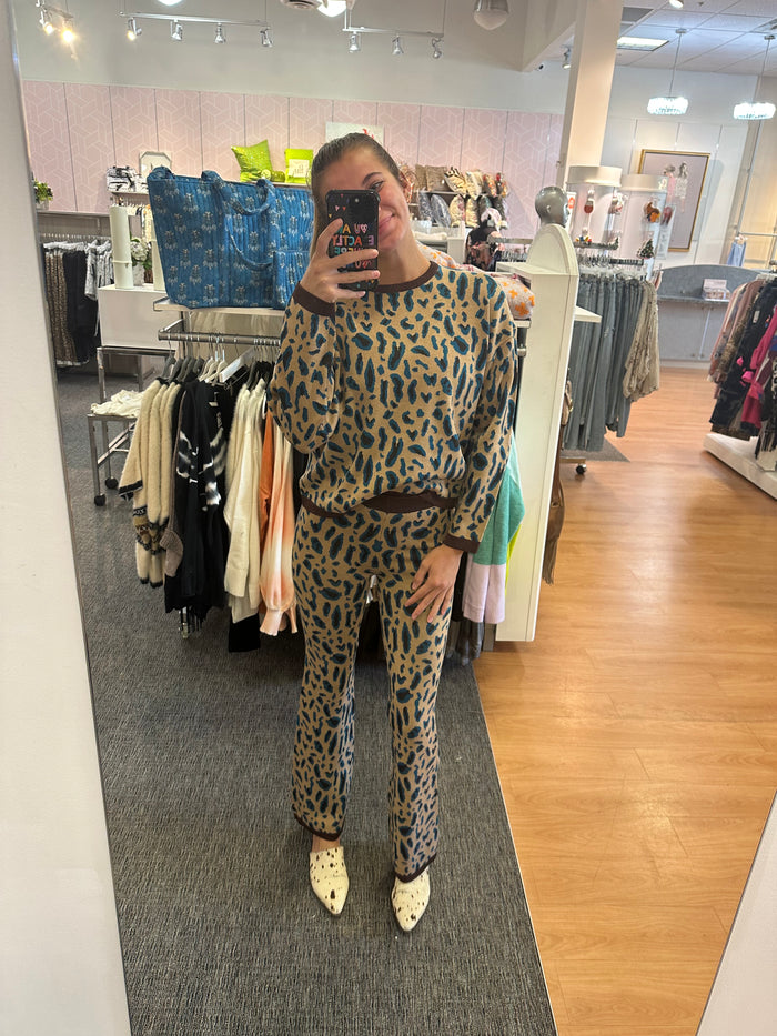 Trousers Flare leopard jacquard