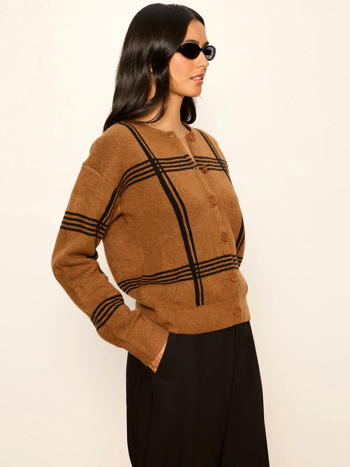 Must-Have Cardi Cocoa Powder / Black Plaid