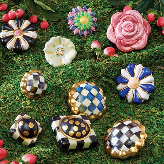 Courtly Check Petit Four Round Knob