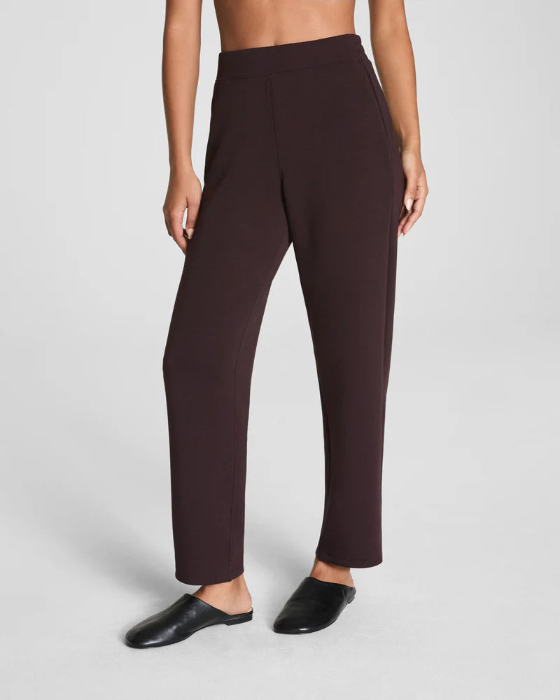 AirEssentials Slim Straight Pant