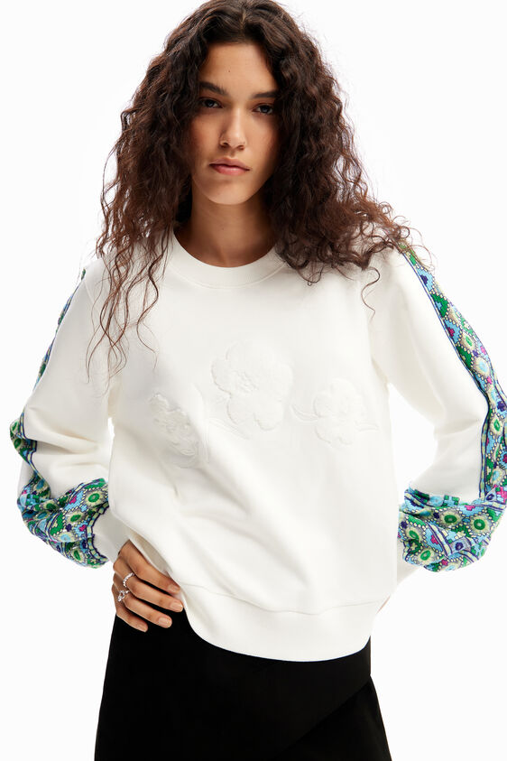 Embroidered puff sweatshirt