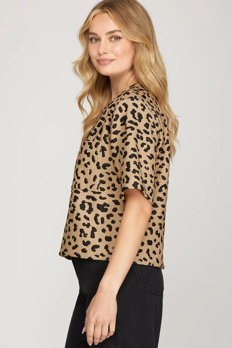 HALF SLEEVE TEXTURED KNIT LEOPARD PRINT TOP
