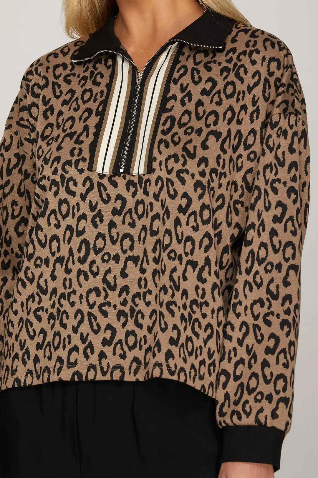 L/S HALF ZIP COLLAR WITH RIB BAND DETAIL LEOPARD PRINT TOP