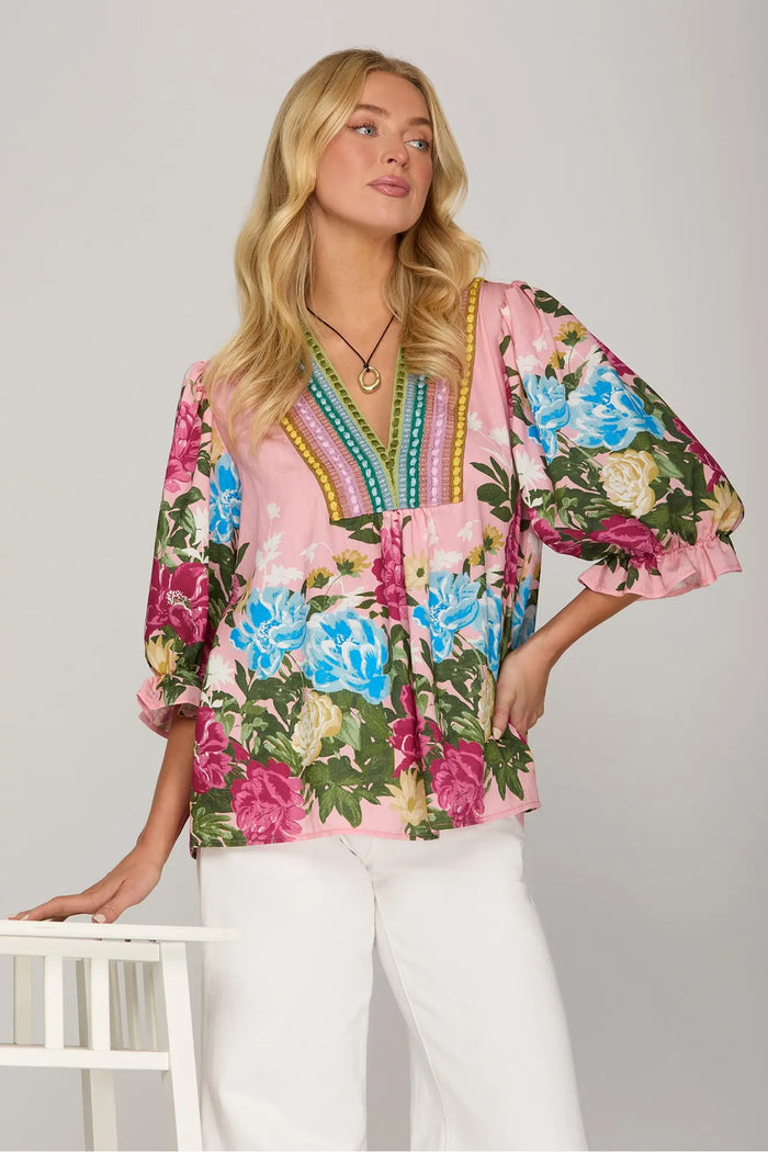 HALF PUFF SLEEVE WOVEN PRINT V NECK TOP