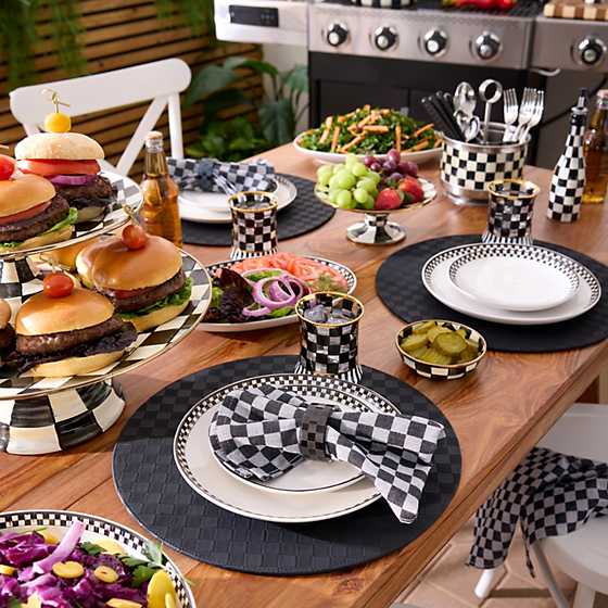 Courtly Check Everyday Lunch Plates, Set of 4