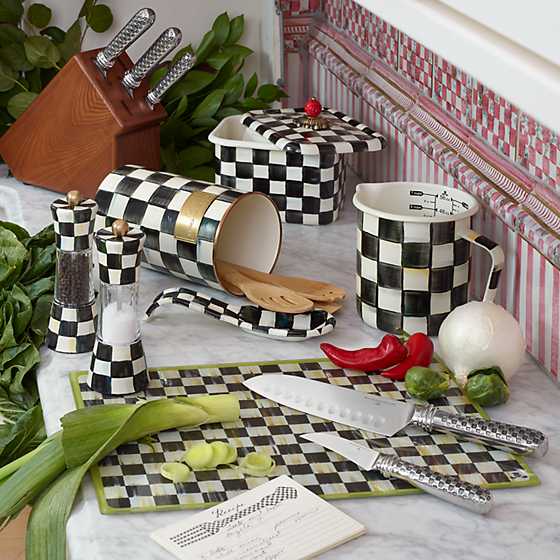 Courtly Check 7 Cup Measuring Cup