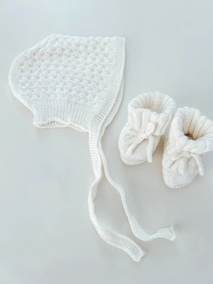 Cuff Newborn Lace Booties - Milk