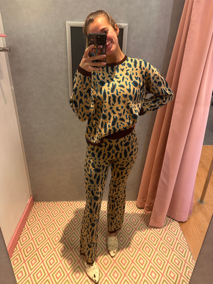Trousers Flare leopard jacquard