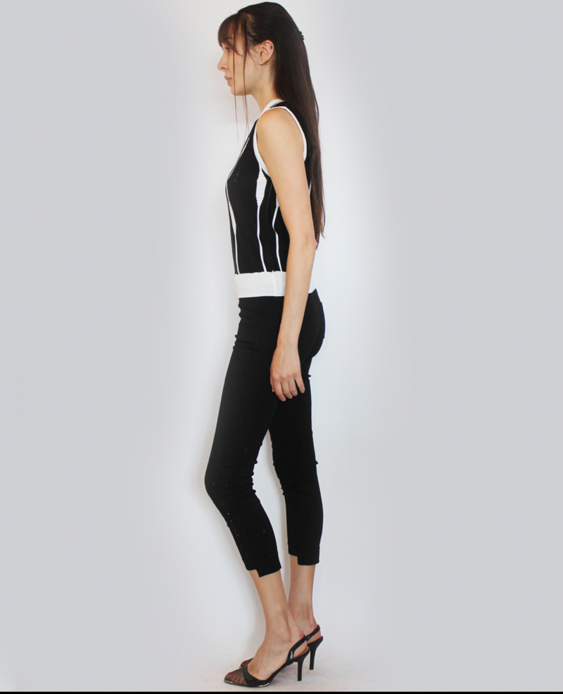 Sleeveless Contrasting Design Top