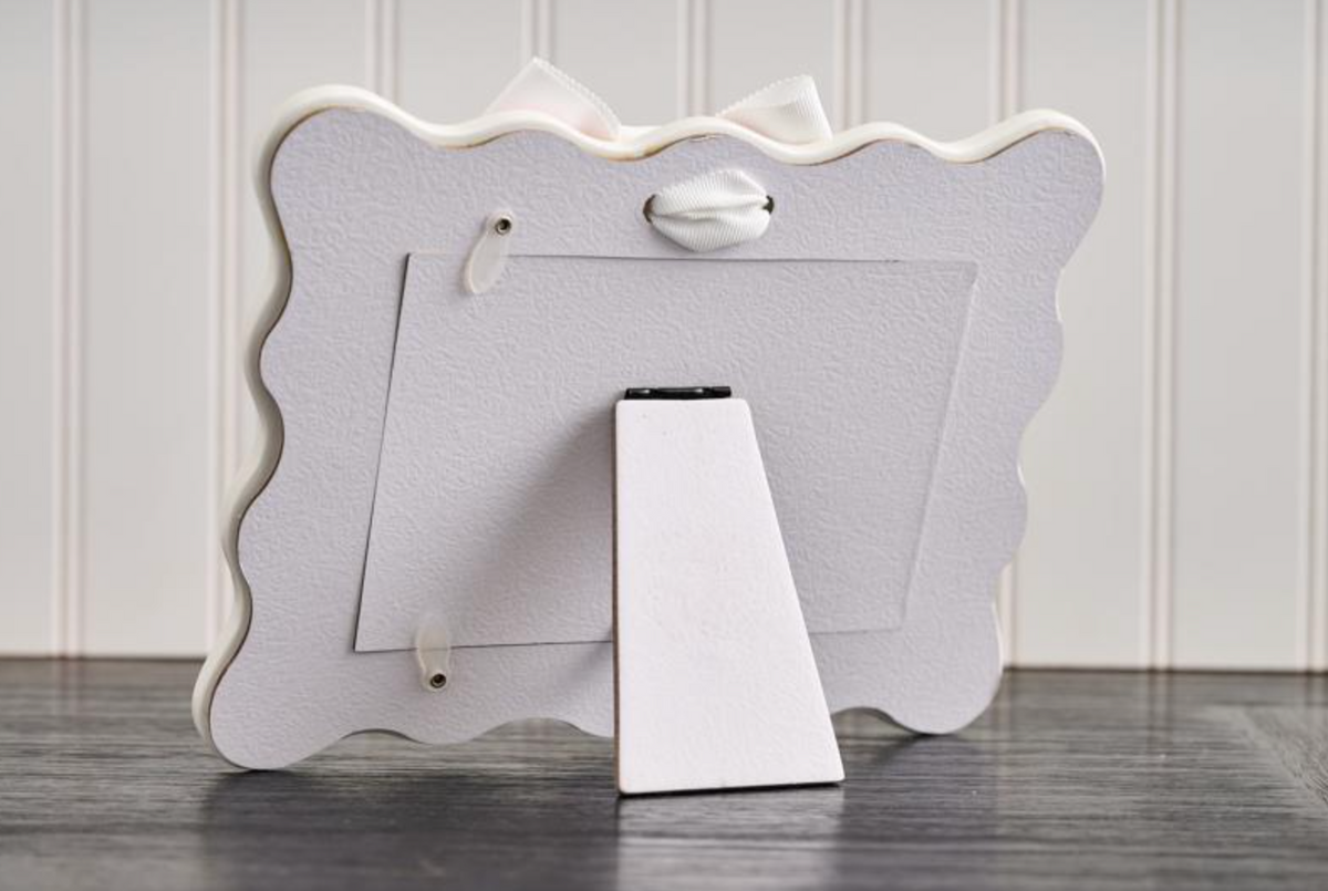 HORIZONTAL PINK BOW FRAME