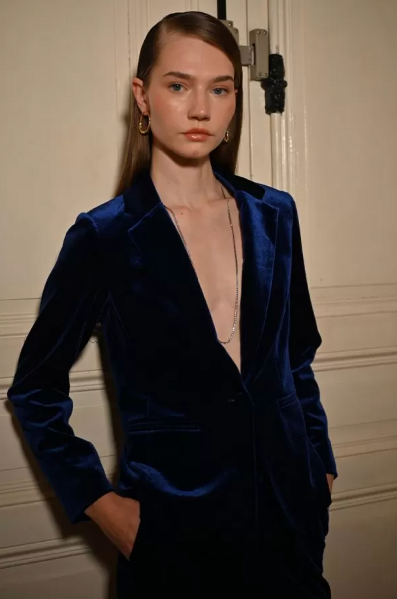 Fitted velvet blazer