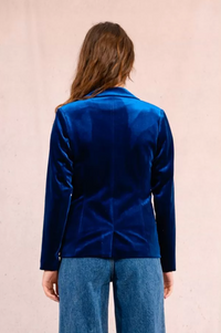 Fitted velvet blazer