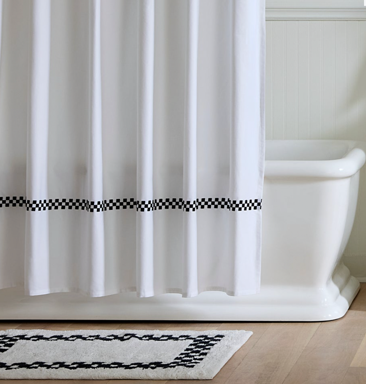 Black Check Hotel Bath Rug