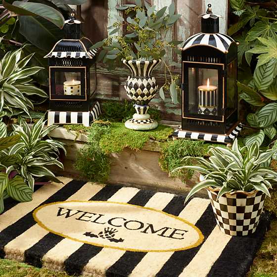 8" Courtly Check Flower Pot