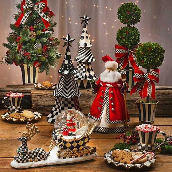 Classic Courtly Boxwood Topiary - Medium